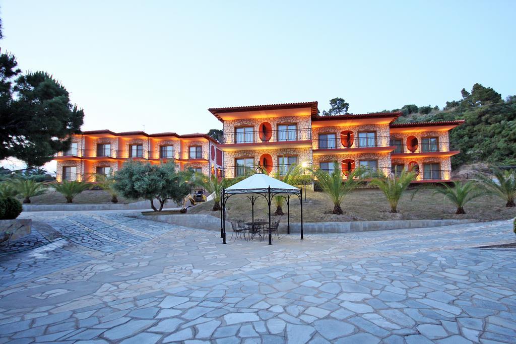 Ta 2 Pefka - Petros Italos Néos Marmarás Exterior foto