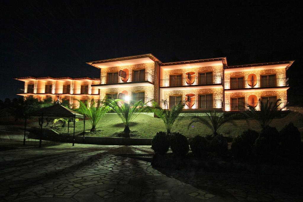 Ta 2 Pefka - Petros Italos Néos Marmarás Exterior foto