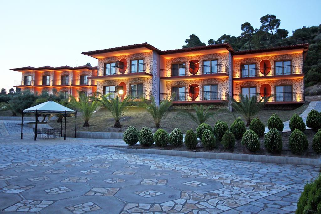 Ta 2 Pefka - Petros Italos Néos Marmarás Exterior foto