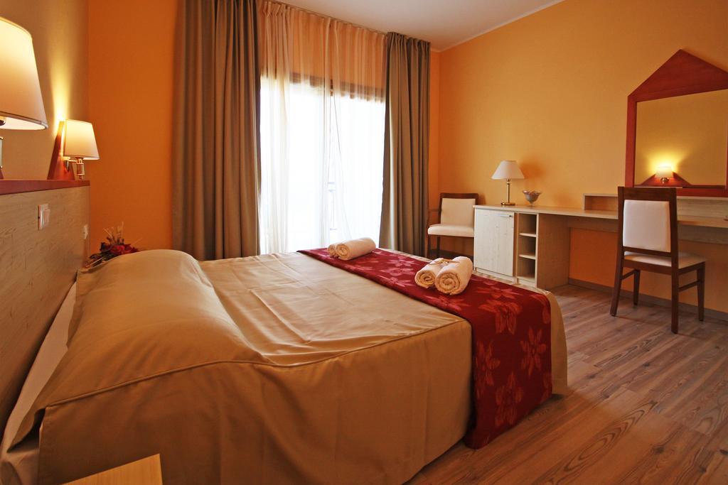 Ta 2 Pefka - Petros Italos Néos Marmarás Zimmer foto