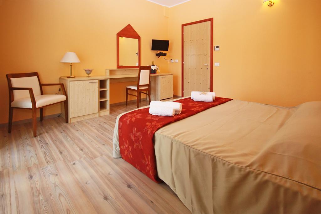 Ta 2 Pefka - Petros Italos Néos Marmarás Zimmer foto