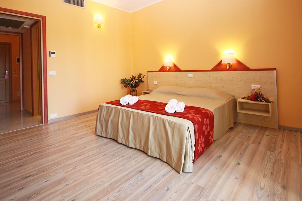 Ta 2 Pefka - Petros Italos Néos Marmarás Zimmer foto